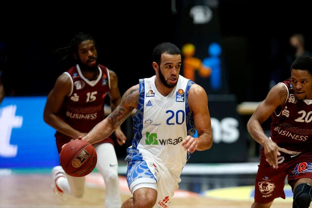 06 12 2020, easyCredit Basketball Bundesliga, BBL, Season 2020 2021, Men, Chemnitz Niners Fraport Skyliners Frankfurt Rasheed Moore, Fraport Skyliner Frankfurt Chemnitz Messe Chemnitz Sachsen Germany