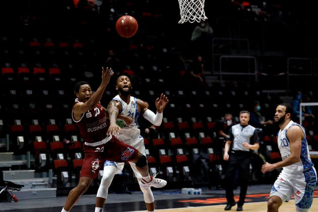 06 12 2020, easyCredit Basketball Bundesliga, BBL, Season 2020 2021, Men, Chemnitz Niners Fraport Skyliners Frankfurt Wes Clark, Niners Chemnitz, Kamari Murphy, Fraport Skyliner Frankfurt Chemnitz Messe Chemnitz Sachsen Germany