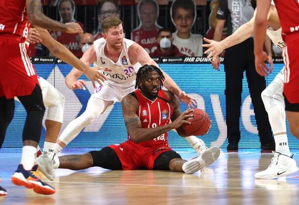 Goettingens 20 Will RAYMAN on Jalen REYNOLDS 8 FCBB Basketball, FC Bayern Goettingen, Bundesliga, Season 2020 2021, on 6 12 2020 in Munich, A U D I D O M E, Germany Source Copyright Credit Oryk HAIST xx