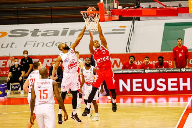 right Devon Hall Brose Bamberg, 22 right 33 Brandon Thomas JobStairs Gießen 46ers JobStairs Gießen 46ers Brose Bamberg, easyCredit Basketball Bundesliga, season 2020 2021, 5 matchday, Gießen, Germany, 06 12 2020, Any use of the photo is subject to a fee according to the currently valid MFM list plus VAT Copyright notice is expressly required according to paragraph 13 UrhG (German Copyright Act) Voucher copy required When using the photo outside journalistic purposes please consult the photographer for advertising For any usage other than editorial purposes please contact the author Copyright: DanielxLöb