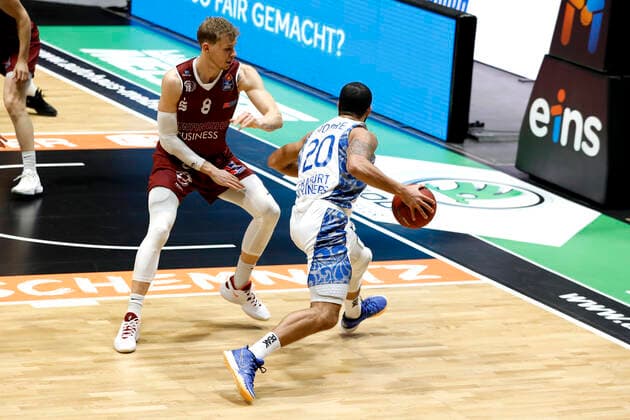 06 12 2020, easyCredit Basketball Bundesliga, BBL, Season 2020 2021, Men, Chemnitz Niners Fraport Skyliners Frankfurt Rasheed Moore, Fraport Skyliner Frankfurt, Jan Niklas Wimberg, Niners Chemnitz Chemnitz Messe Chemnitz Sachsen Germany