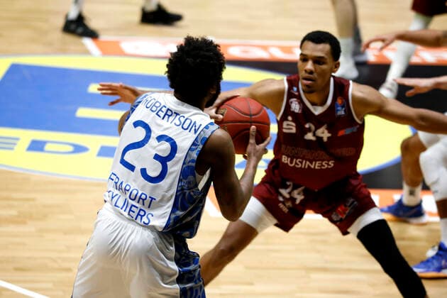 06 12 2020, easyCredit Basketball Bundesliga, BBL, Season 2020 2021, Men, Chemnitz Niners Fraport Skyliners Frankfurt Quantez Robertson, Fraport Skyliner Frankfurt Chemnitz Messe Chemnitz Sachsen Germany
