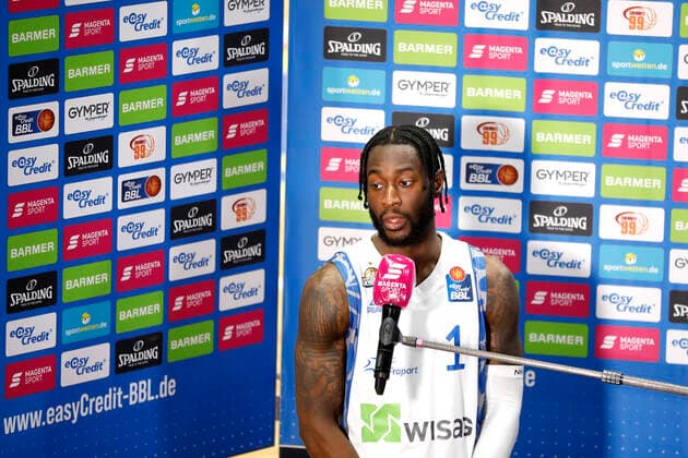 06 12 2020, easyCredit Basketball Bundesliga, BBL, Season 2020 2021, Men, Chemnitz Niners Fraport Skyliners Frankfurt Matt Mobley, Fraport Skyliner Frankfurt Chemnitz Messe Chemnitz Sachsen Germany