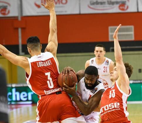 Dominic Lockhart, Jonathan Stark, Bennet Hundt 5 Matchday, Basketball Bundesliga, Basketball Season 2020 2021, Germany, easyCredit BBL, Germany, Giessen 46ers, giessen white, men, Jobstairs GIESSEN 46ers Brose Bamberg, men, Bamberg red