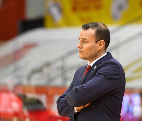 Johan Roijakkers 5 Matchday, Basketball Bundesliga, Basketball Season 2020 2021, Germany, easyCredit BBL, Germany, Giessen 46ers, giessen white, men, Jobstairs GIESSEN 46ers Brose Bamberg, men, Bamberg red