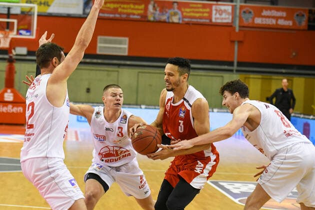 Johannes Richter, Liam OÂ Reilly, Dominic Lockhart, Alen Pjanic 5 Matchday, Basketball Bundesliga, Basketball Season 2020 2021, Germany, easyCredit BBL, Germany, Giessen 46ers, giessen white, men, Jobstairs GIESSEN 46ers Brose Bamberg, men, Bamberg red