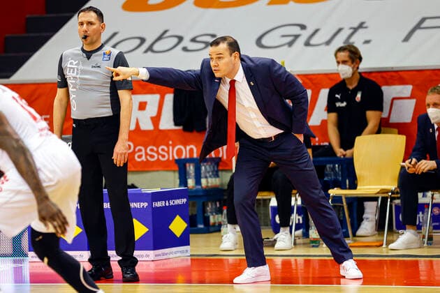 Head coach Johan Roijakkers Brose Bamberg JobStairs Gießen 46ers Brose Bamberg, easyCredit Basketball Bundesliga, Season 2020 2021, 5 matchday, Gießen, Germany, 06 12 2020, Every use of the photo is liable to pay a fee according to the currently valid MFM list plus VAT Copyright notice is explicitly required according to paragraph 13 UrhG (German copyright law) Voucher copy required When using the photo outside journalistic purposes please consult the photographer for advertising For any usage other than editorial purposes please contact the author Copyright: DanielxLöb