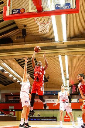 right Devon Hall Brose Bamberg, 22 left 12 Johannes Richter JobStairs Gießen 46ers JobStairs Gießen 46ers Brose Bamberg, easyCredit Basketball Bundesliga, season 2020 2021, 5 matchday, Gießen, Germany, 06 12 2020, Every use of the photo is liable to pay a fee according to the currently valid MFM list plus VAT Copyright notice is explicitly required according to paragraph 13 UrhG (German copyright law) Voucher copy required When using the photo outside journalistic purposes please consult the photographer for advertising For any usage other than editorial purposes please contact the author Copyright: DanielxLöb