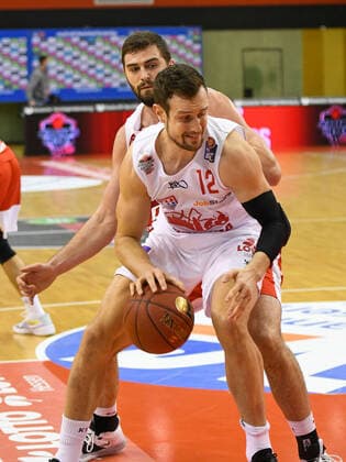 Johannes Richter, David Kravish 5 Matchday, Basketball Bundesliga, Basketball Season 2020 2021, Germany, easyCredit BBL, Germany, Giessen 46ers, giessen white, men, Jobstairs GIESSEN 46ers Brose Bamberg, men, Bamberg red