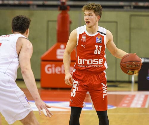 Bennet Hundt 5 Matchday, Basketball Bundesliga, Basketball Season 2020 2021, Germany, easyCredit BBL, Germany, Giessen 46ers, giessen white, men, Jobstairs GIESSEN 46ers Brose Bamberg, men, Bamberg red