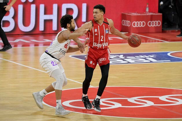 06 12 2020, xemx, Basketball BBL Bundesliga, FC Bayern Munich Basketball BG Göttingen emspor, v l Galen Robinson Jr BG Goettingen and Wade Baldwin FC Bayern Basketball Duel, fight, tackle DFL DFB REGULATIONS PROHIBIT ANY USE OF PHOTOGRAPHS as IMAGE SEQUENCES and or QUASI VIDEO Munich