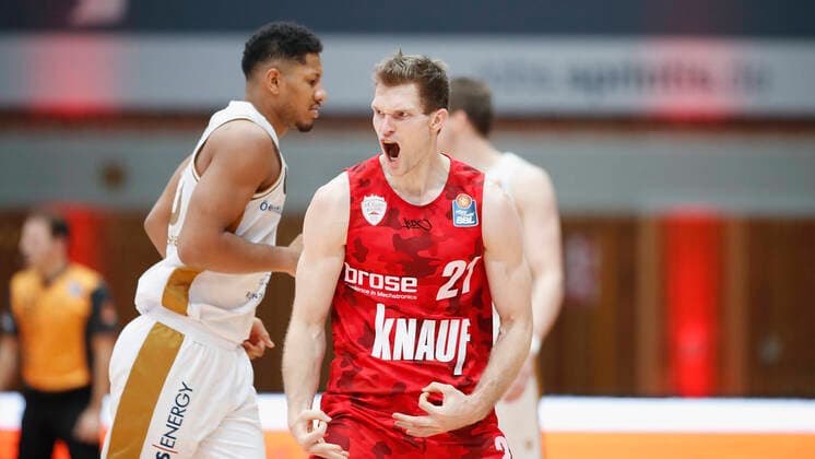 s Oliver Wuerzburg vs. Basketball Loewen Braunschweig, Basketball, BBL Germany, Wuerzburg, s Oliver Arena, 06 12 2020, emspor, emonline, despor, deonline, s Oliver Wuerzburg vs. Basketball Loewen Braunschweig, Basketball, BBL Picture v left Florian Koch s Oliver Wuerzburg Editorial Use ONLY Wuerzburg s Oliver Arena Bayern Germany Poolfoto HMB Media Heiko Becker Pool ,EDITORIAL USE ONLY