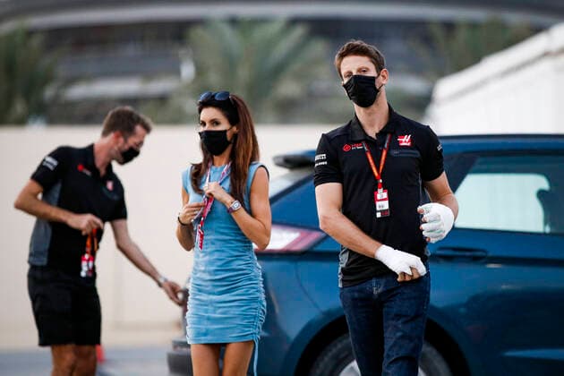 GROSJEAN Romain (fra), Haas F1 Team VF-20 Ferrari, arriving for the last time in the paddock with his wife Marion Jolles Grosjean during the Formula 1 Rolex Sakhir Grand Prix 2020, from December 4 to 6, 2020 on the Bahrain International Circuit, in Sakhir, Bahrain FORMULE 1 : Grand Prix de Sakhir - 06 12 20202 DPPI PANORAMIC  00120035__GDE0068