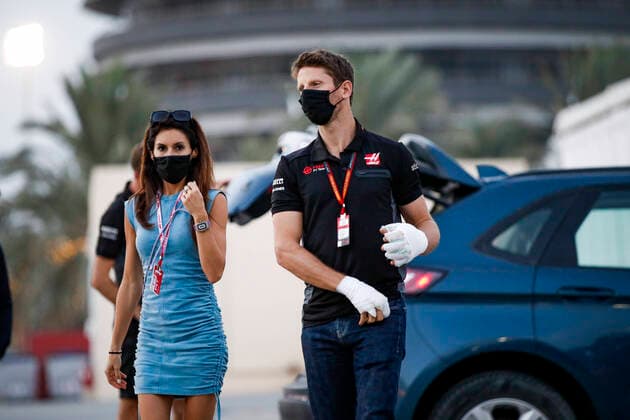 GROSJEAN Romain (fra), Haas F1 Team VF-20 Ferrari, arriving for the last time in the paddock with his wife Marion Jolles Grosjean during the Formula 1 Rolex Sakhir Grand Prix 2020, from December 4 to 6, 2020 on the Bahrain International Circuit, in Sakhir, Bahrain FORMULE 1 : Grand Prix de Sakhir - 06 12 20202 DPPI PANORAMIC  00120035__GDE0073
