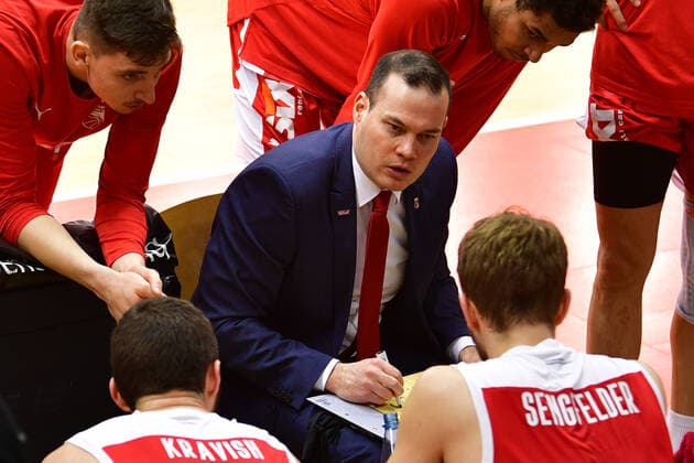 06 12 2020, xbrx, Basketball BBL Bundesliga, Giessen 46ers Brose Bamberg emspor, v l Roijakkers, Johan Trainer brose Bamberg , talks to the team, talks to the team, time out, Kravish, David 45 brose Bamberg , Sengfelder, Christian 43 brose Bamberg Giessen