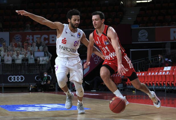 06 12 2020, BBL, FCB Basketball vs BG Goettingen, Audi Dome Munich, Sport, in the picture Galen Robinson Jr BG Goettingen vs Zan Mark Sisko FCB Basketball
