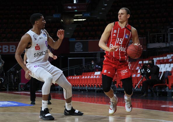 06 12 2020, BBL, FCB Basketball vs BG Goettingen, Audi Dome Munich, Sport, in the picture Aubrey Dawkins BG Goettingen vs Robin Amaize FCB Basketball