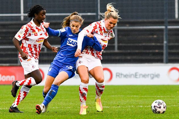 From left to right Eunice Beckmann Cologne, 11 , Tabea Waßmuth TSG, 28 , Rachel Rinast Cologne, 31 , Dreikampf, Duell, duel, tackle, tackling, dynamics, action, action, 06 12 2020, Cologne Germany , Soccer, DFB Pokal Frauen, Quarterfinal, 1 FC Köln TSG Hoffenheim, DFB DFL REGULATIONS PROHIBIT ANY USE OF PHOTOGRAPHS AS IMAGE SEQUENCES AND OR QUASI VIDEO xmhx