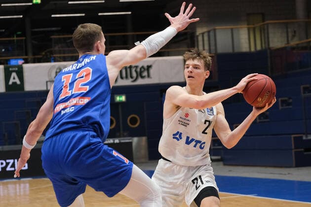 Basketball, Men, BBL, 5 Matchday, 06 12 2020, SYNTAINICS MBC Hamburg Towers, from l Philipp Hartwich MBC, 12 , Justus Hollatz Hamburg, 21 GER, BBL, Basketball, Men, SYNTAINICS MBC Hamburg Towers, 06 12 2020, Weissenfels Copyright: xSchulz Eibner-Pressefotox ep_esz