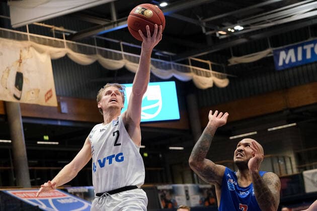 Basketball, Men, BBL, 5 Matchday, 06 12 2020, SYNTAINICS MBC Hamburg Towers, from l Jordan Swing Hamburg, 2 , Sergio Kerusch MBC, 7 GER, BBL, Basketball, Men, SYNTAINICS MBC Hamburg Towers, 06 12 2020, Weissenfels Copyright: xSchulz Eibner-Pressefotox ep_esz