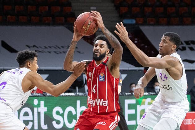New arrival Dennis Jerome SEELEY 4, FCBB between Goettingens 2 Nelson WEIDEMANN and 24 Aubrey DAWKINS Basketball, FC Bayern Goettingen, Bundesliga, Season 2020 2021, on 6 12 2020 in Munich, A U D I D O M E, Germany Source Copyright Credit Oryk HAIST xx