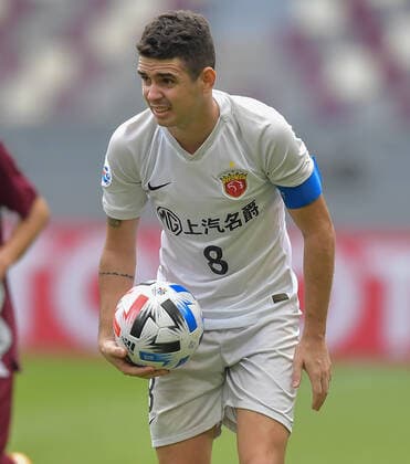 (201207) -- DOHA, Dec. 7, 2020 -- Oscar of Shanghai SIPG FC competes during the round 16 match of the AFC Champions League between Shanghai SIPG FC of China and Vissel Kobe of Japan in Doha, Qatar, Dec. 7, 2020. (Photo by Xinhua) (SP)QATAR-DOHA-FOOTBALL-AFC CHAMPIONS LEAGUE-SHANGHAI SIPG VS VISSEL KOBE Nikku 