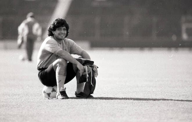 17.05.89 VfB Stuttgart - SSC Neapel Deutschland, Stuttgart, 17.05.1989, Fussball, UEFA Cup Finale, Rückspiel, VfB Stuttgart - SSC Neapel (3:3): Diego Maradona (SSC Neapel) beim Abschlusstraining im Neckarstadion. *** 17 05 89 VfB Stuttgart SSC Naples Germany, Stuttgart, 17 05 1989, football, UEFA Cup final, return match, VfB Stuttgart SSC Naples 3 3 Diego Maradona SSC Naples during final training in the Neckar Stadium