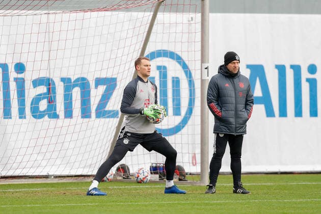 v li Manuel NEUER Goalkeeper Bayern Muenchen , Hans Dieter Flick Hansi , Coach Bayern Muenchen Final training before the CL game FC Bayern Muenchen FC Lokomotive Moscow, Football Champions League,Group A, Group stage,6 matchday, am 08 12 2020 DFL REGULATIONS PROHIBIT ANY USE OF PHOTOGRAPHS AS IMAGE SEQUENCES AND OR QUASI VIDEO Photo Marco Donato FC Bayern Muenchen via SVEN SIMON Football Champions League FC Bayern Muenchen FC Lokomotiv Moskva SVEN SIMON