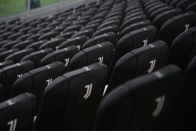 Italy: Juventus Women vs Lyon Media Day The allianz Stadium empty during the Covid 19 pandemic. Games continue to be played behind closed doors to contain the covid-19 pandemic during the training session on the eve of the UEFA WomenÕs Champions League match Juventus Women v Olympique Lyonnais on December 8 2020, at the Allianz Stadium in Turin. Turin Piedmont Turin Italy Copyright: AlbertoxGandolfo