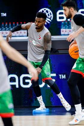 Sek Henry Pinar Karsiyaka, 22 JobStairs Gießen 46ers Brose Bamberg, easyCredit Basketball Bundesliga, Season 2020 2021, 5 matchday, Gießen, Germany, 06 12 2020, Photo Daniel Löb Loeb Every use of the photo is liable to pay a fee according to the currently valid MFM list plus VAT Copyright notice is explicitly required according to paragraph 13 UrhG (German copyright law) Voucher copy required When using the photo outside journalistic purposes please consult the photographer for advertising DanielxLöb