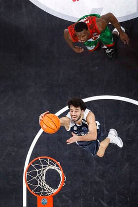 bottom Michele Vitali Brose Bamberg, 31 top Raymar Morgan Pinar Karsiyaka, 02 Basketball Champions League 2020 21, group phase matchday 3, Brose Bamberg Pinar Karsiyaka 08 12 2020, Bamberg, Brose Arena photo Any use of the photo is subject to a fee according to the currently valid MFM list plus VAT. UrhG expressly requires a specimen copy If the photo is to be used for purposes other than journalism, please consult the photographer For any usage other than editorial purposes please contact the author Copyright: DanielxLöb