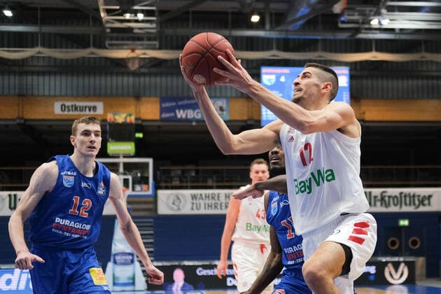 Basketball, Men, BBL, 4 Matchday, 08 12 2020, SYNTAINICS MBC FC Bayern Muenchen, from l Philipp Hartwich MBC, 12 , Diego Flaccadori FCBB, 12 GER, BBL, Basketball, Men, SYNTAINICS MBC FC Bayern Muenchen, 08 12 2020, Weissenfels Copyright: xSchulz Eibner-Pressefotox ep_esz