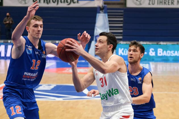 Basketball, Men, BBL, 4 Matchday, 08 12 2020, SYNTAINICS MBC FC Bayern Muenchen, from l Philipp Hartwich MBC, 12 , Zan Mark Sisko FCBB, 31 , Michal Michalak MBC, 23 GER, BBL, Basketball, Men, SYNTAINICS MBC FC Bayern Muenchen, 08 12 2020, Weissenfels Copyright: xSchulz Eibner-Pressefotox ep_esz