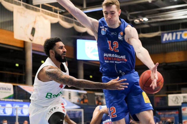 Basketball, Men, BBL, 4 Matchday, 08 12 2020, SYNTAINICS MBC FC Bayern Muenchen, from l DJ Seeley FCBB, 4 , Philipp Hartwich MBC, 12 GER, BBL, Basketball, Men, SYNTAINICS MBC FC Bayern Muenchen, 08 12 2020, Weissenfels Copyright: xSchulz Eibner-Pressefotox ep_esz