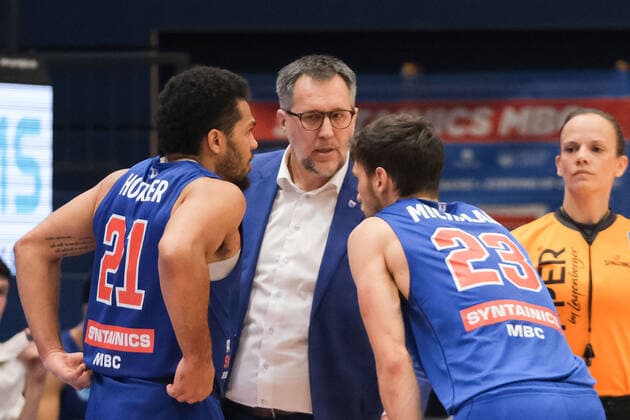 Basketball, Men, BBL, 4 Matchday, 08 12 2020, SYNTAINICS MBC FC Bayern Muenchen, from l Quinton Hooker MBC, 21 , Head Coach Silvano Poropat MBC , Michal Michalak MBC, 23 GER, BBL, Basketball, Men, SYNTAINICS MBC FC Bayern Muenchen, 08 12 2020, Weissenfels Copyright: xSchulz Eibner-Pressefotox ep_esz