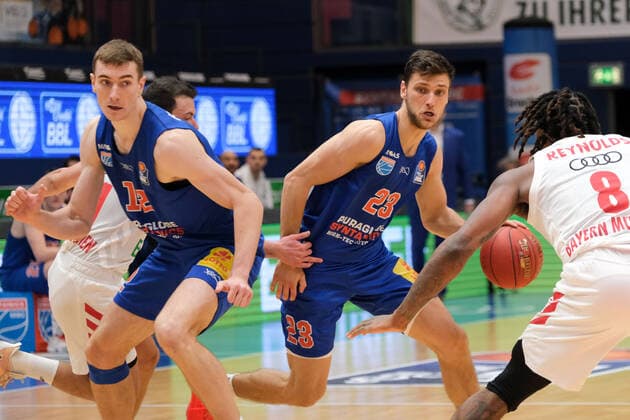 Basketball, Men, BBL, 4 Matchday, 08 12 2020, SYNTAINICS MBC FC Bayern Muenchen, from l Philipp Hartwich MBC, 12 , Michal Michalak MBC, 23 , Jalen Reynolds FCBB, 8 GER, BBL, Basketball, Men, SYNTAINICS MBC FC Bayern Muenchen, 08 12 2020, Weissenfels Copyright: xSchulz Eibner-Pressefotox ep_esz