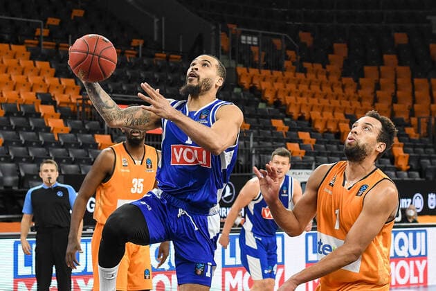 GER, EuroCup, ratiopharm ulm vs Buducnost VOLI Podgorica 08 12 2020, ratiopharm arena, New Ulm, GER, EuroCup, ratiopharm ulm vs Buducnost VOLI Podgorica, in the picture Justin Cobbs Podgorica, 1 points, Demitrius Conger Ulm, 1 nordphotoxHafner nph00200