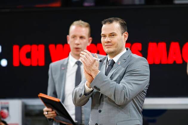 Head coach Johan Roijakkers Brose Bamberg Basketball Champions League 2020 21, group phase matchday 3, Brose Bamberg Pinar Karsiyaka 08 12 2020, Bamberg, Brose Arena photo Any use of the photo is subject to a fee according to the currently valid MFM list plus VAT. UrhG expressly requires a specimen copy If the photo is to be used for purposes other than journalism, please consult the photographer For any usage other than editorial purposes please contact the author Copyright: DanielxLöb