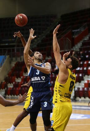 Ludwigsburg , Basketball easyCredit BBL Bundesliga , MHP GIANTS Ludwigsburg vs Alba Berlin , from left Peyton Siva Alba Elias Harris Riesen