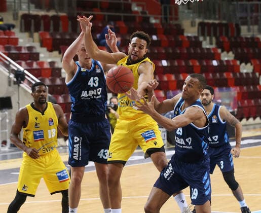 Luke Sikma Alba , Elias Harris Riesen , Louis Olinde Alba MHP Riesen Ludwigsburg vs. Alba Berlin Basketball Bundesliga 2020 2021 Ludwigsburg , GER, 08 12 2020,