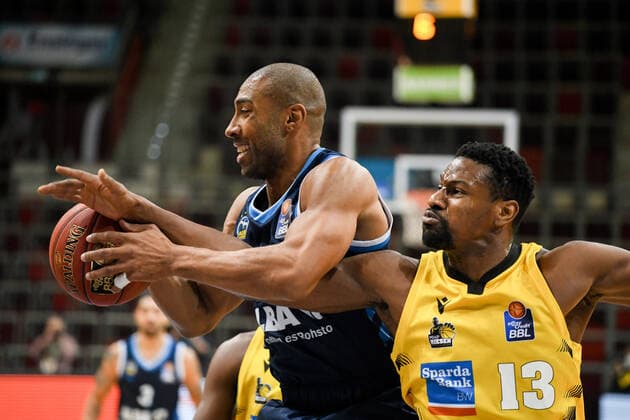 Jayson Granger ALBA Berlin in duel with Yorman Polas Bartolo MHP Riesen Ludwigsburg , GER, MHP Riesen Ludwigsburg vs ALBA Berlin, 08 12 2020, 6 matchday easycredit Basketball Bundesliga, season 2020 2021 GER, MHP Riesen Ludwigsburg vs ALBA Berlin, 08 12 2020, 6 matchday easycredit Basketball Bundesliga, season 2020 2021 Ludwigsburg Copyright: xEibnerxPressefoto MichaelxMemmlerx EP_MMR