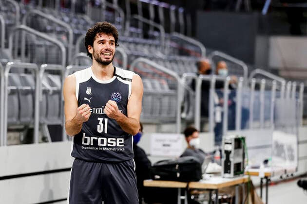 Michele Vitali Brose Bamberg, 31 JUbel Basketball Champions League 2020 21, Group stage Matchday 3, Brose Bamberg Pinar Karsiyaka 08 12 2020, Bamberg, Brose Arena photo Any use of the photo is subject to a fee according to the currently valid MFM list plus VAT. UrhG expressly requires a specimen copy If the photo is to be used for purposes other than journalism, please consult the photographer For any usage other than editorial purposes please contact the author Copyright: DanielxLöb