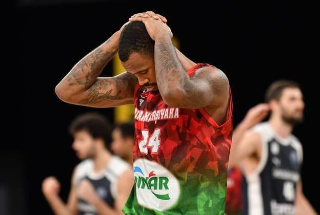 BAMBERG 08 12 2020 Basketball Champions League 3 Matchday Brose Bamberg vs. Pinar Karsiyaka Izmir Amath M BAYE 24, Pinar Karsiyaka disappointed after his missed throw in the final second Photo Hans Martin Issler isslerimages Brose Bamberg vs.
