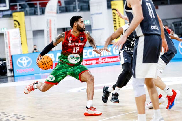 left D J Kennedy Pinar Karsiyaka, 17 Basketball Champions League 2020 21, Group stage Matchday 3, Brose Bamberg Pinar Karsiyaka 08 12 2020, Bamberg, Brose Arena photo Any use of the photo is subject to a fee according to the currently valid MFM list plus VAT. UrhG expressly requires a specimen copy If the photo is to be used for purposes other than journalism, please consult the photographer For any usage other than editorial purposes please contact the author Copyright: DanielxLöb