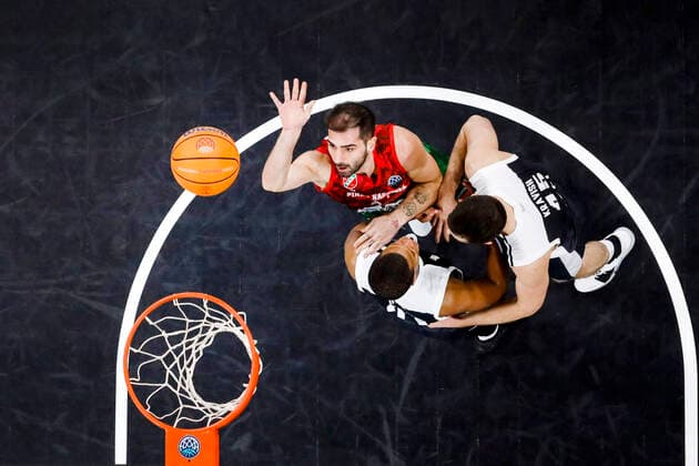 left Sonsirma Yunus Pinar Karsiyaka, 39 Basketball Champions League 2020 21, Group stage Matchday 3, Brose Bamberg Pinar Karsiyaka 08 12 2020, Bamberg, Brose Arena photo Any use of the photo is subject to a fee according to the currently valid MFM list plus VAT. UrhG expressly requires a specimen copy If the photo is to be used for purposes other than journalism, please consult the photographer For any usage other than editorial purposes please contact the author Copyright: DanielxLöb
