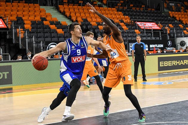 GER, EuroCup, ratiopharm ulm vs Buducnost VOLI Podgorica 08 12 2020, ratiopharm arena, New Ulm, GER, EuroCup, ratiopharm ulm vs Buducnost VOLI Podgorica, in the picture Luka Mitrovic Podgorica, 9 , Aric Holman Ulm, 35 nordphotoxHafner nph00200