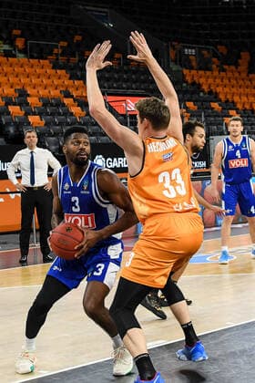 GER, EuroCup, ratiopharm ulm vs Buducnost VOLI Podgorica 08 12 2020, ratiopharm arena, New Ulm, GER, EuroCup, ratiopharm ulm vs Buducnost VOLI Podgorica, in the picture Melvin Ejim Podgorica, 3 , Patrick Heckmann Ulm, 33 nordphotoxHafner nph00200