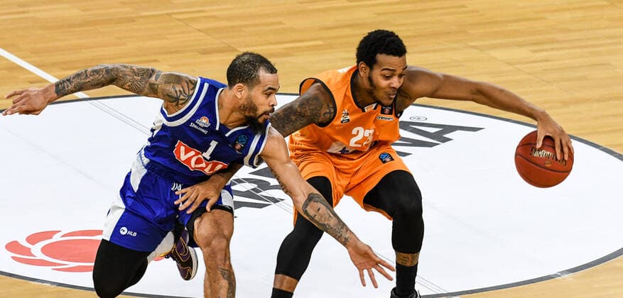 GER, EuroCup, ratiopharm ulm vs Buducnost VOLI Podgorica 08 12 2020, ratiopharm arena, New Ulm, GER, EuroCup, ratiopharm ulm vs Buducnost VOLI Podgorica, in the picture Justin Cobbs Podgorica, 1 , Troy Caupain Ulm, 23 nordphotoxHafner nph00200