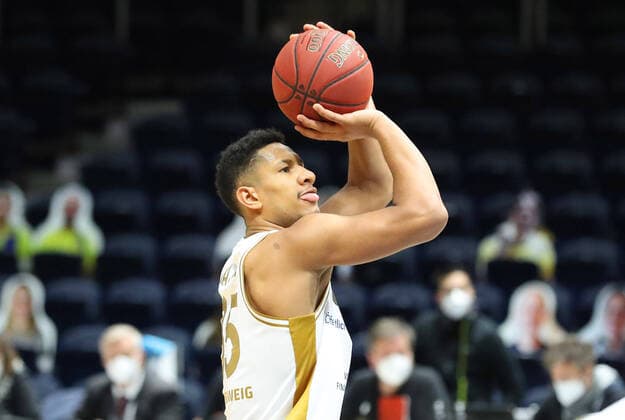 Löwen Braunschweig vs Giessen, BBL Braunschweig, 08 12 2020, BASKETBALL easyCredit BBL Basketball Bundesliga, Löwen Braunschweig vs JobStairs Giessen 46ers, season 2020 21 Karim Jallow Löwen Braunschweig Braunschweig