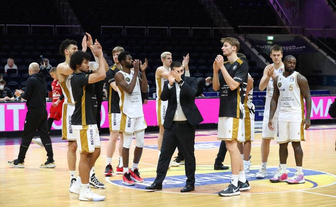 Löwen Braunschweig vs Giessen, BBL Braunschweig, 08 12 2020, BASKETBALL easyCredit BBL Basketball Bundesliga, Löwen Braunschweig vs JobStairs Giessen 46ers, season 2020 21 Final jubilation Braunschweig